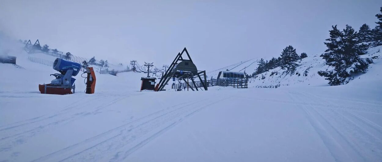 Valdesquí vuelve a abrir su temporada de esquí gracias a la intensa nevada