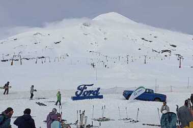 Centro de Montaña Pillán: Esquiar en un Volcán