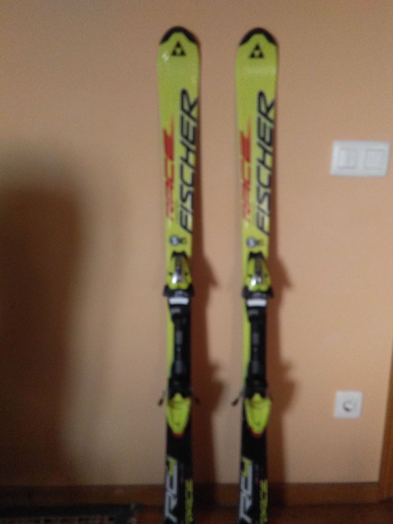 Vendo esquís de niño talla 140 marca Fischer