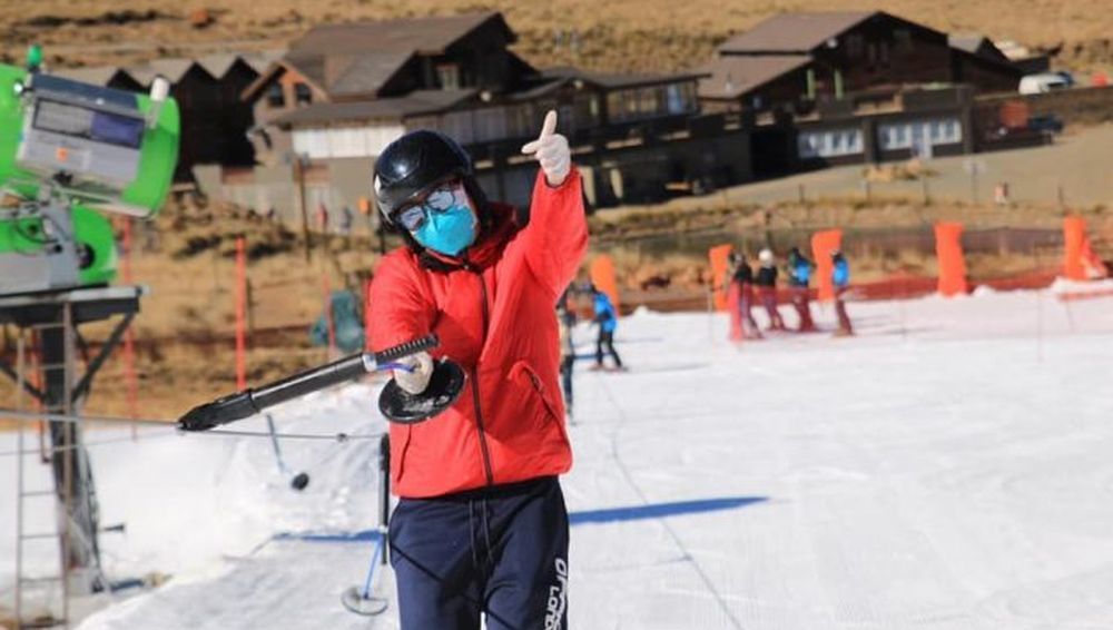 Un tubular para esquiadores con máscara anti-COVID incorporada - Noticias  Nevasport - Toda actualidad de la nieve, esquí y montaña