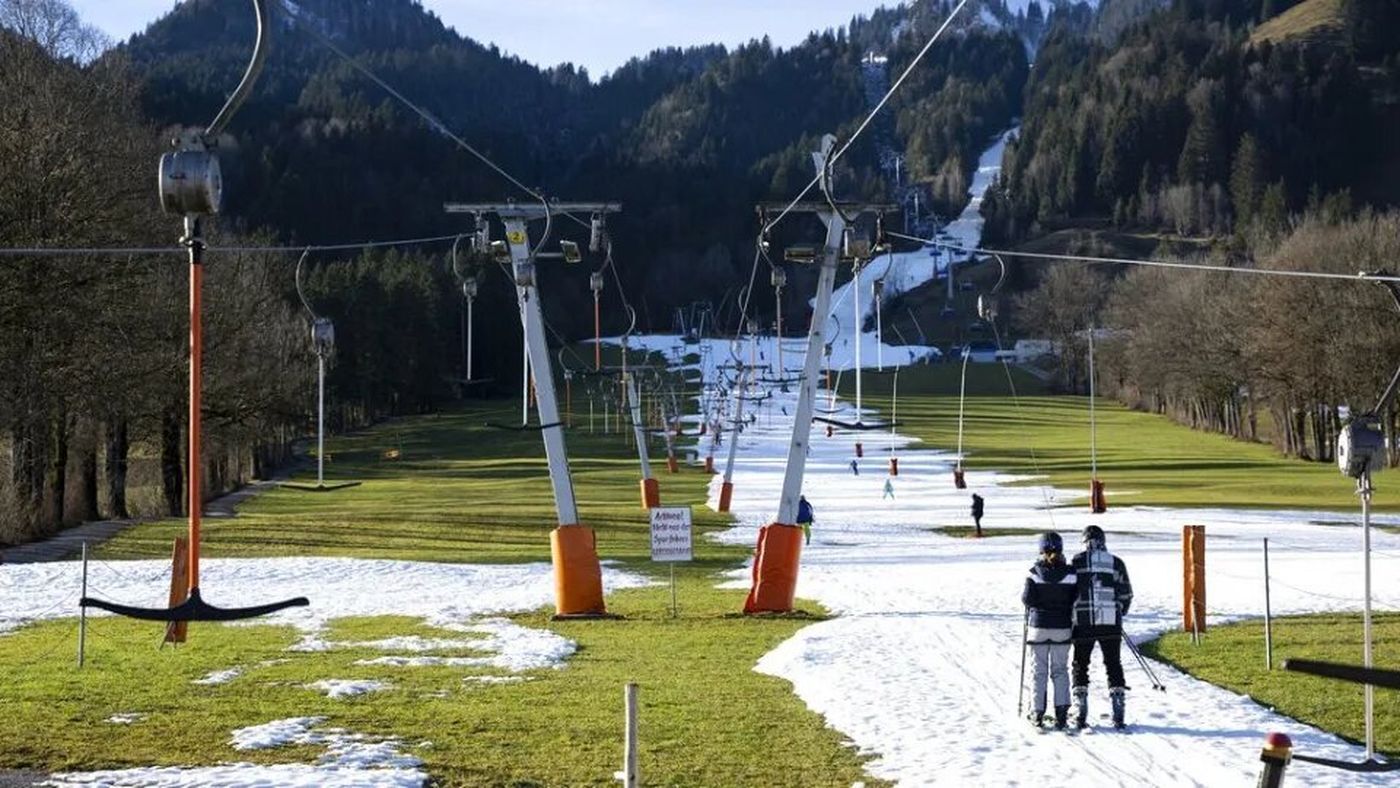 Las estaciones de esquí de Europa siguen padeciendo por la nieve