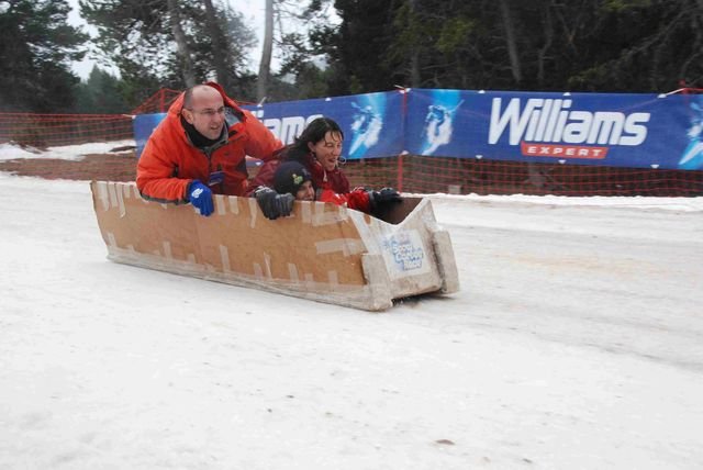 Snow Carton race