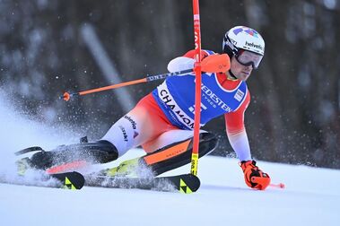 Daniel Yule logra la victoria en el Slalom de Chamonix tras una remontada para la historia