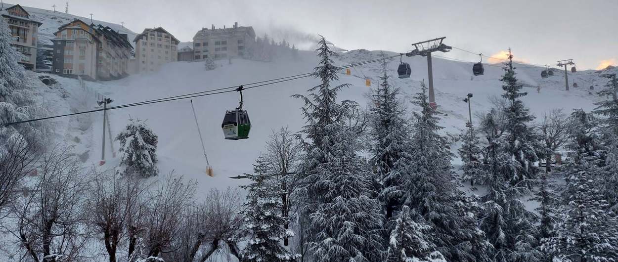 Más de 83.000 esquiadores en Sierra Nevada durante las navidades