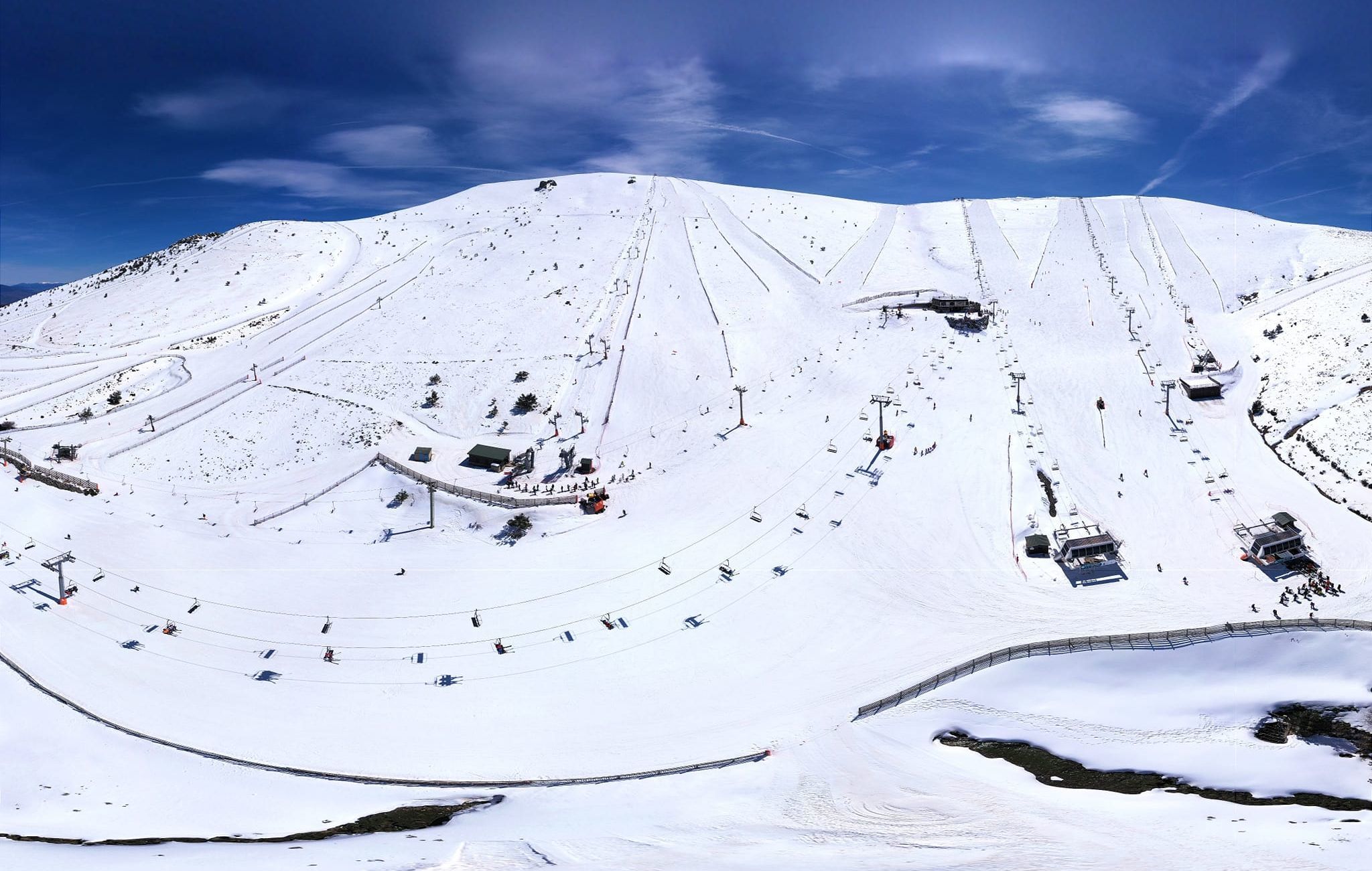 Navacerrada y Valdesquí se mantienen abiertas para esquiar en Semana Santa  - Noticias - Nevasport.com