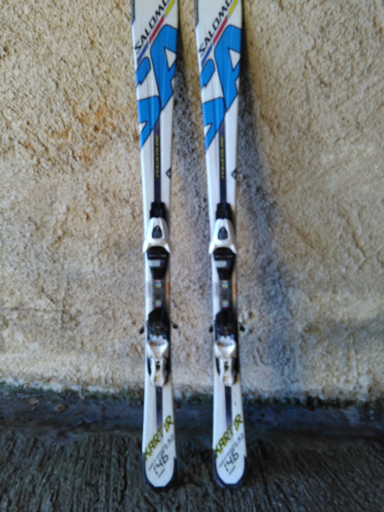 VENDO)Skis Salomon Junior 146 cms