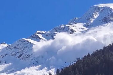 Cinco esquiadores mueren en gran avalancha en Francia