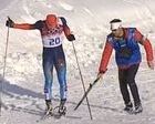 Un esquiador ruso acaba la carrera gracias a un entrenador rival