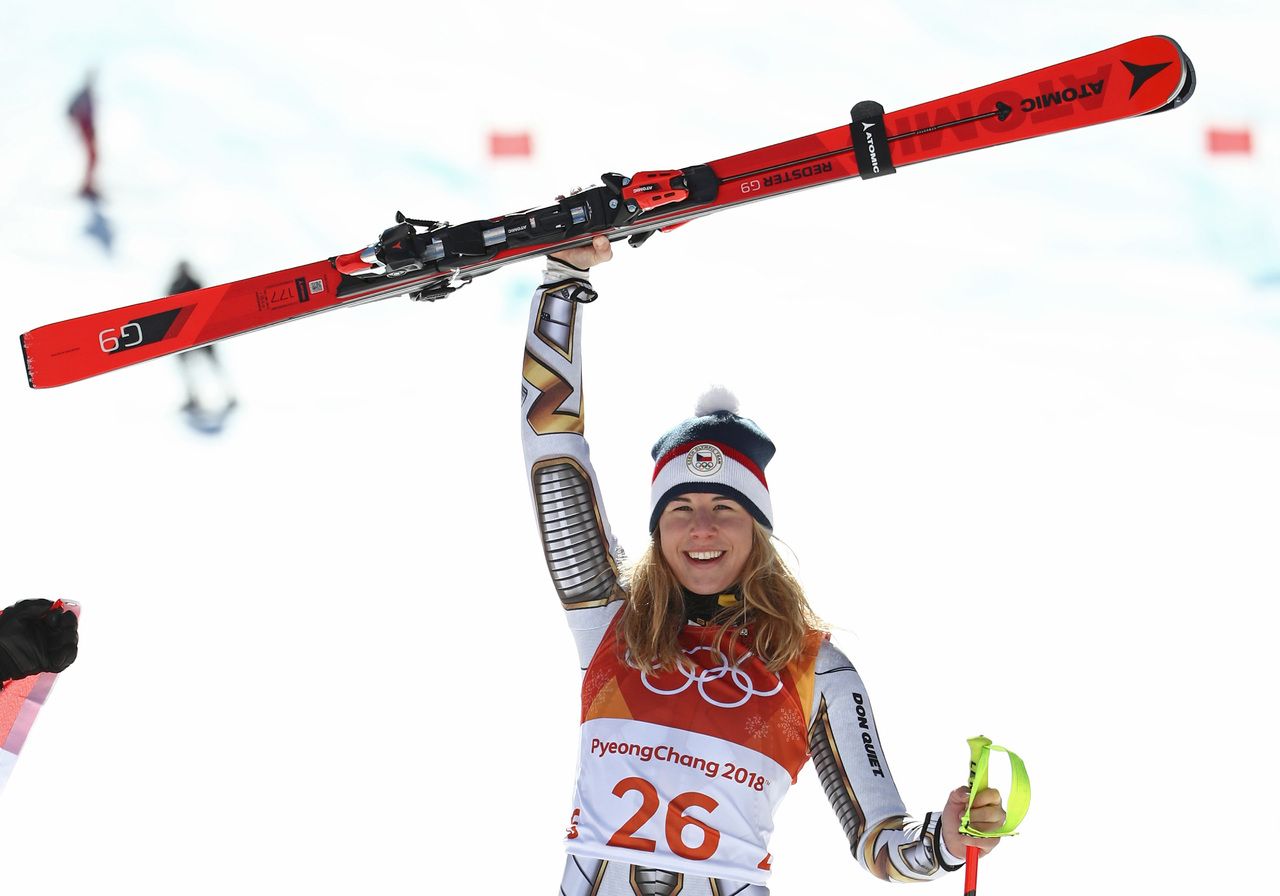 La snowboarder Ester Ledecka gana el oro olímpico del Super-G en esquí -  Noticias - Nevasport.com