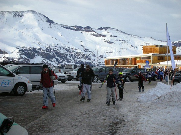 Gente llegando a Valle nevado