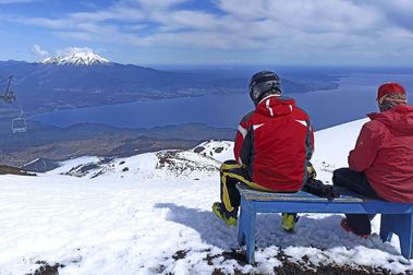 ¿Ganas de esquiar? Todavía se puede en Corralco y Volcán Osorno