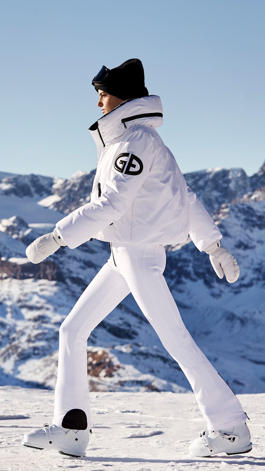 Influencers españolas posan con la ropa de esquí de lujo Goldbergh