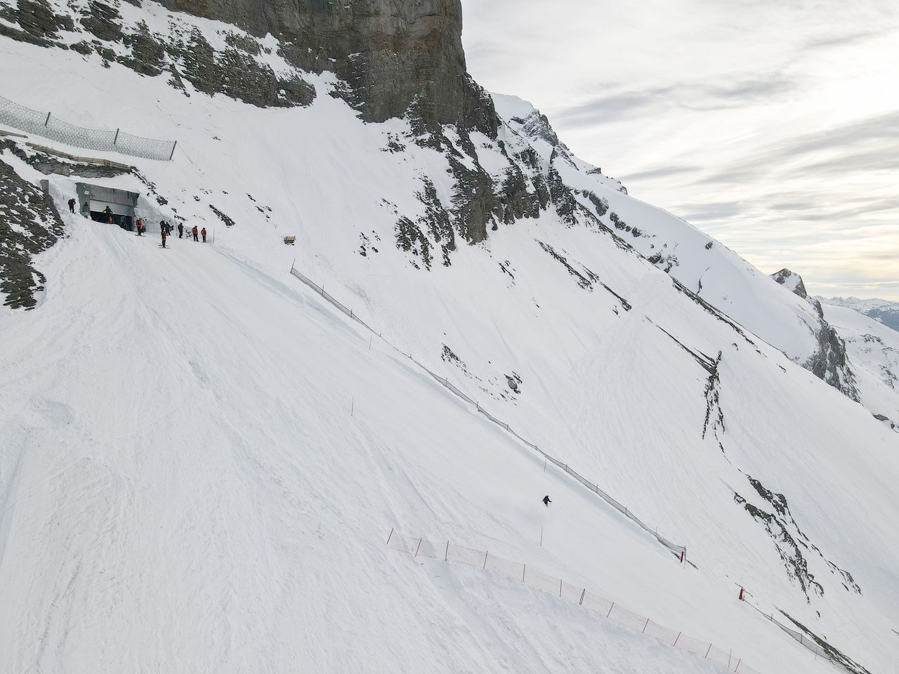 Glacier 3000 abre una de las pistas de esquí más empinadas del mundo