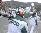 De construirse sus esquís de madera a ser el primer paquistaní olímpico