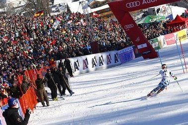 Hirscher gana el Slalom de Kitzbuhel y aumenta su ventaja