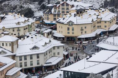 Sierra Nevada renueva sus pistas de esquí gracias a una intensa precipitación de nieve