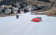 Abandonan un coche en una de las pistas de esquí de Gourette